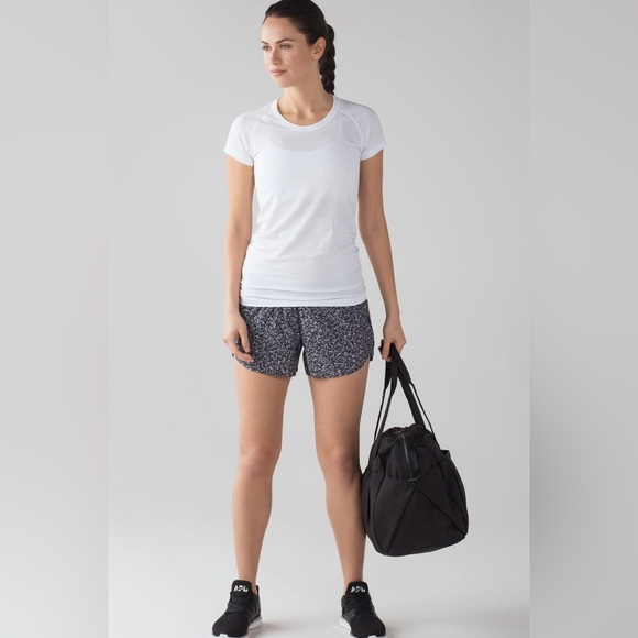 Lululemon Track Shorts 3” Lined Black/White Size 6 - Picture 1 of 7